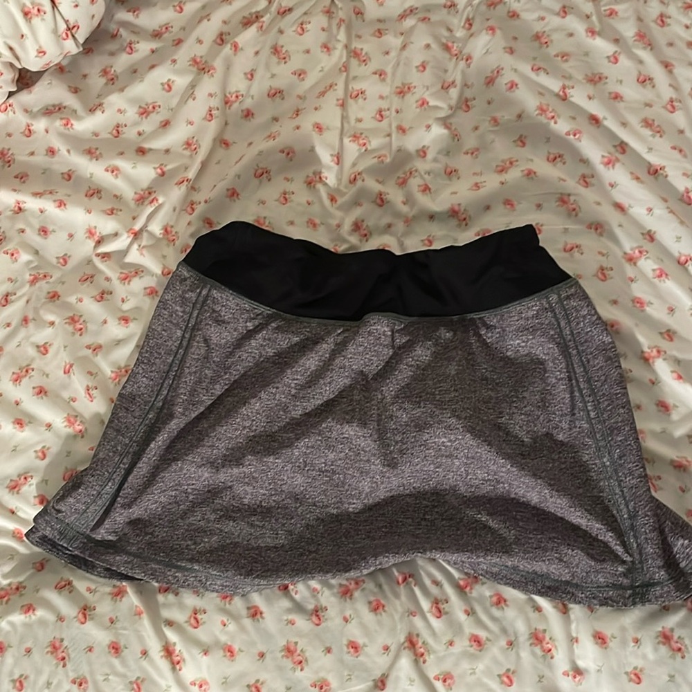 grey lululemon skirt
